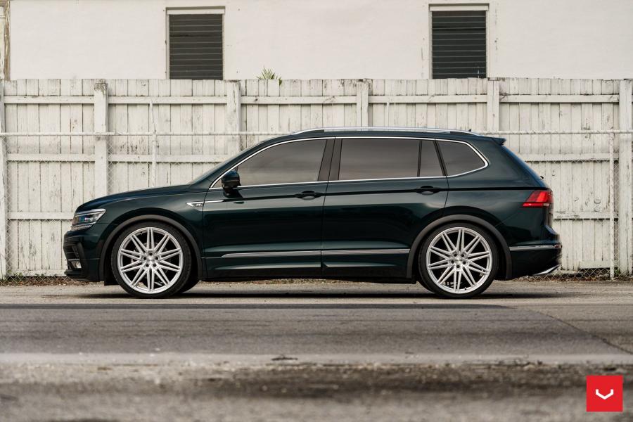  Volkswagen Tiguan R-Line on Vossen Wheels (CV10) 2019 года  (фото 30 из 36)